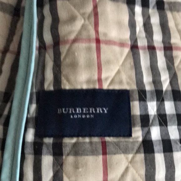 Beautiful Burberry coat very good condition size 6 - Picture 5 of 5